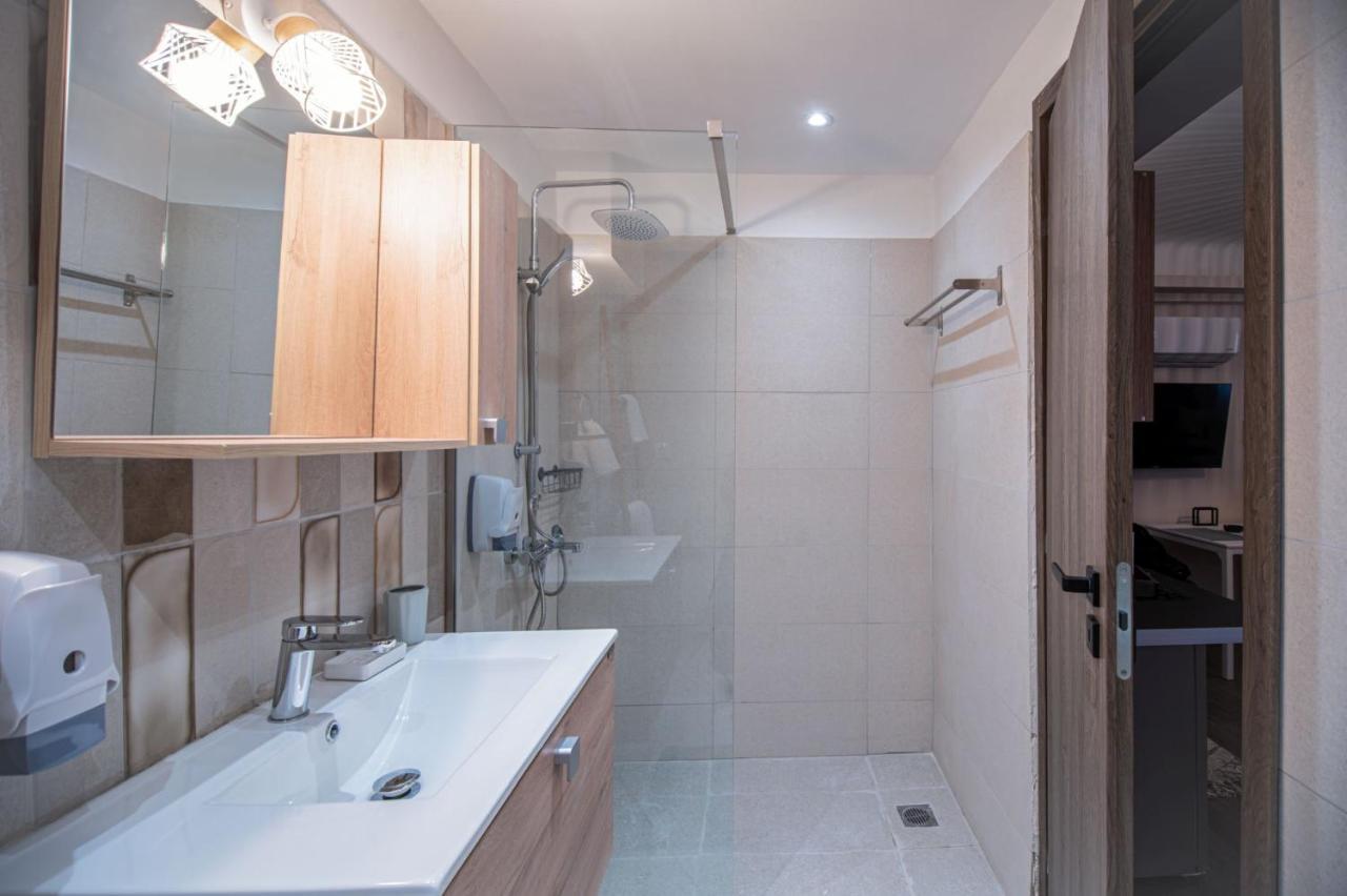 Niki Athens Suites - Cosy Suite In The Historical Center Of Athena Bagian luar foto